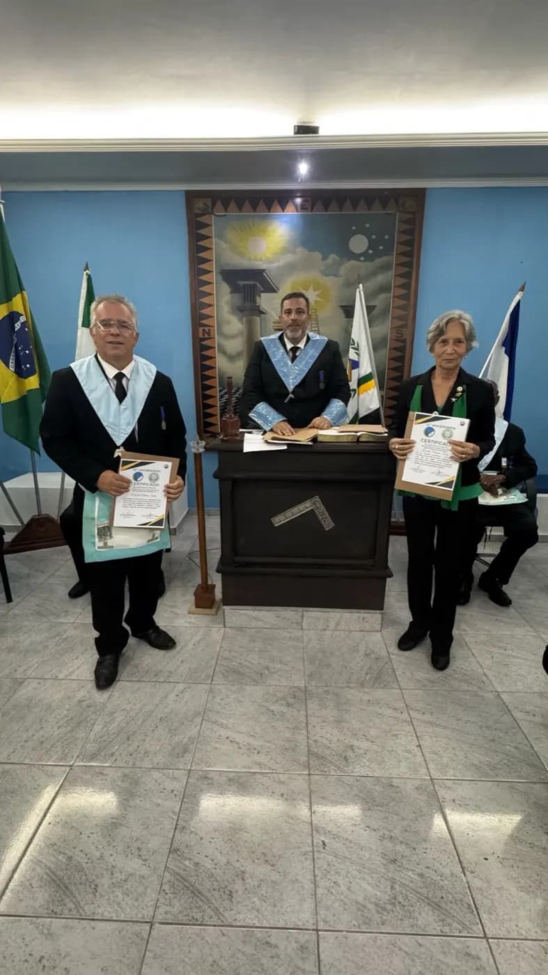 Registro fotográfico: SESSÃO MAGNA PÚBLICA ALUSIVA AO 32º ANO DE FUNDAÇÃO DA LOJA MAÇÔNICA PEDRO ALVES PINHEIRO Nº 3.018, ORIENTE DE EXTREMOZ/RN.