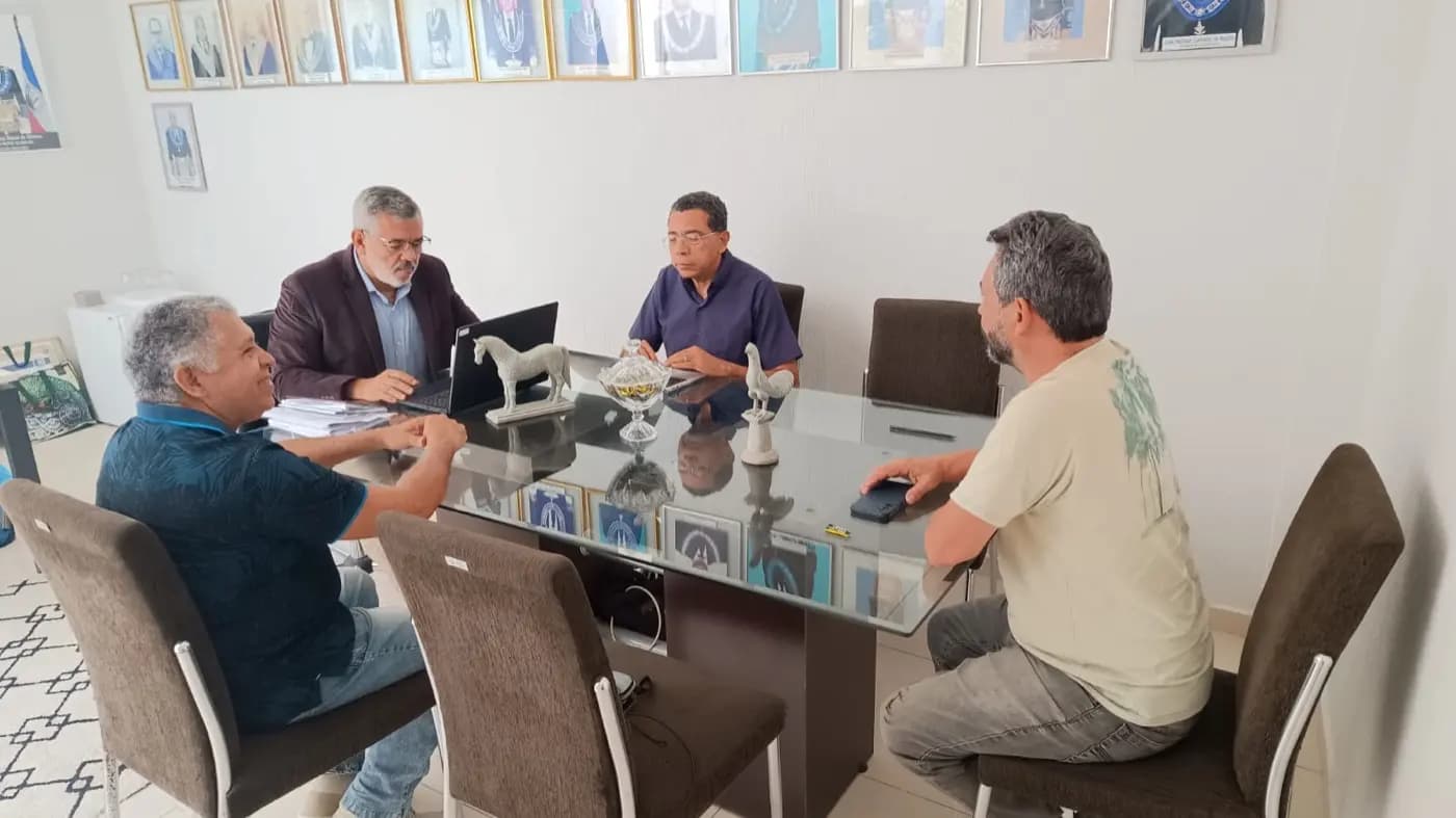 Registro fotográfico: REUNIÃO DA COMISSÃO ESPECIAL DE ELABORAÇÃO DE PROJETO PARA OS PREPARATIVOS DAS SUGESTÕES A SEREM APRESENTADAS AO GRANDE ORIENTE DO BRASIL (GOB), SOBRE O TEMA ESTRATÉGICO “GARANTIA DOS DIREITOS FUNDAMENTAIS: SAÚDE, EDUCAÇÃO, ASSISTÊNCIA SOCIAL, LIBERDADE DE IMPRENSA E DE EXPRESSÃO”.