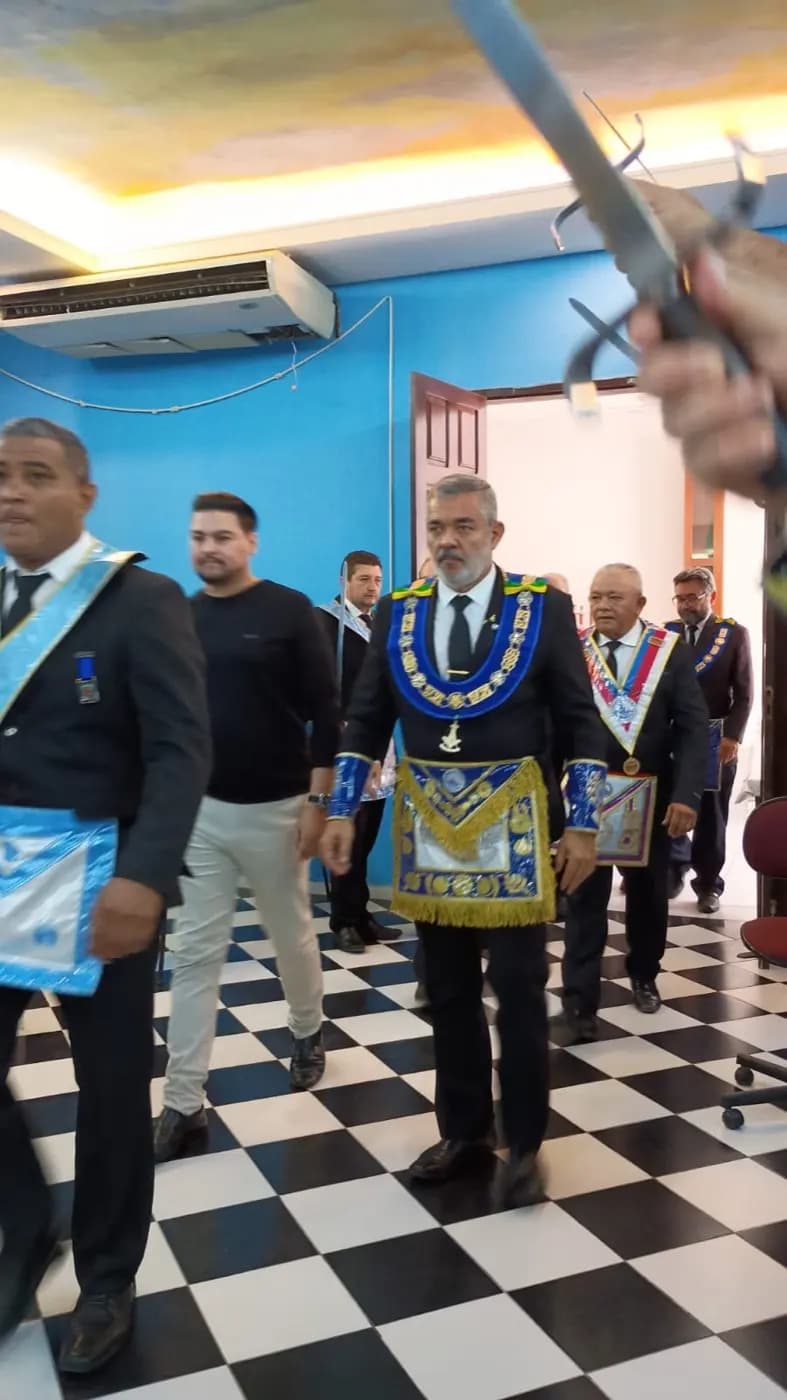 Registro fotográfico: SESSÃO MAGNA PÚBLICA DE ANIVERSÁRIO DE 14 (QUATORZE) ANOS DE FUNDAÇÃO DA LOJA MAÇÔNICA MONTEIRO LOBATO Nº 4162, ORIENTE DE PARNAMIRIM-RN, DE ENTREGA DA CARTA DE REGISTRO E RECONHECIMENTO DA FRAFEM ONIX LUZ DO AMANHECER E EM COMEMORAÇÃO AO DIA DAS MÃES.