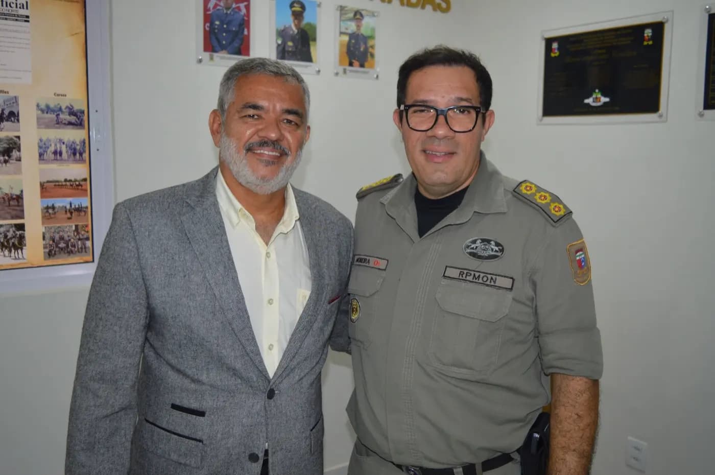 Registro fotográfico: GRÃO-MESTRE DO GOB-RN MINISTRA PALESTRA NA AULA INAUGURAL DO 3º CPMON – CURSO DE POLICIAMENTO MONTADO NÍVEL OPERADOR.