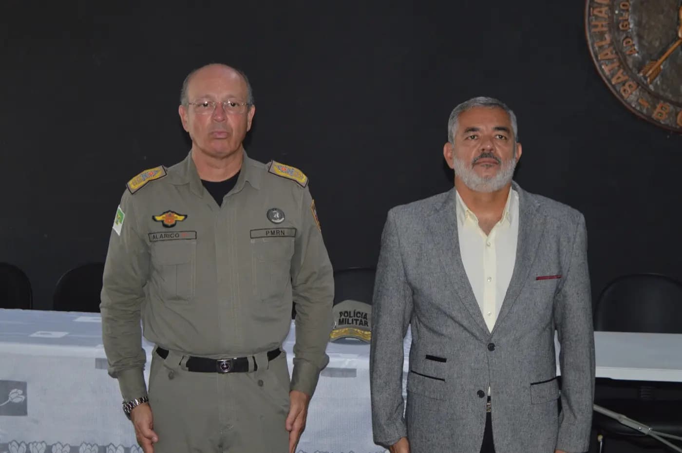 Registro fotográfico: GRÃO-MESTRE DO GOB-RN MINISTRA PALESTRA NA AULA INAUGURAL DO 3º CPMON – CURSO DE POLICIAMENTO MONTADO NÍVEL OPERADOR.