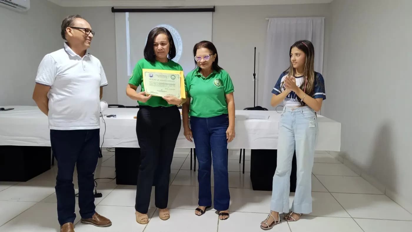 Registro fotográfico: ATO DE AGRADECIMENTO AOS PROFISSIONAIS VOLUNTÁRIOS QUE PARTICIPARAM DA AÇÃO FILANTRÓPICA ESTADUAL, COORDENADA PELO GOB-RN, REALIZADA NO DIA 26/04/2025 – CAMPANHA SAÚDE FÍSICA E MENTAL, AUTOCUIDADOS E BEM-ESTAR.