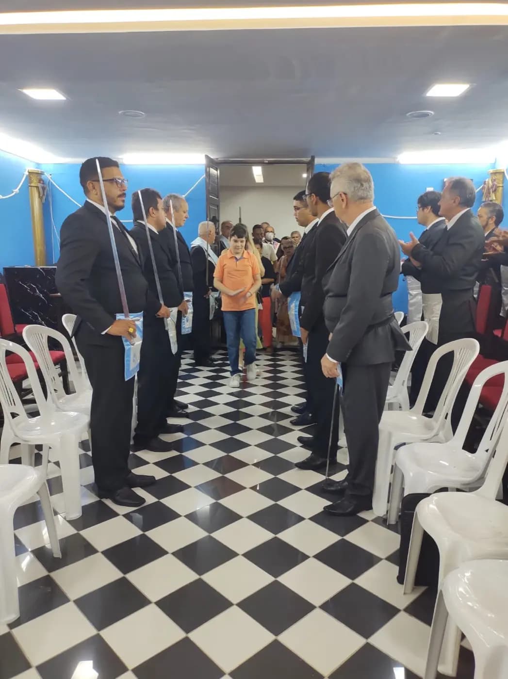 Registro fotográfico: SESSÃO CONJUNTA MAGNA PÚBLICA COMEMORATIVA AO DIA DAS MÃES, REALIZADA PELAS LOJAS MAÇÔNICAS EVOLUÇÃO SEGUNDA Nº 152, JOÃO CECÍLIO DA COSTA N° 2.116, DR. PEDRO GERMANO COSTA Nº 2.349, GENTIL MARINHO Nº 2070 E TRAMPOLIM DA VITÓRIA Nº 1606.