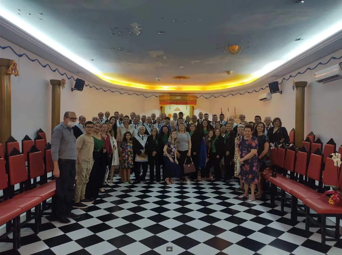 Registro fotográfico: PARTICIPAÇÃO DO GRÃO-MESTRE DO GOB-RN NA SESSÃO MAGNA PÚBLICA ALUSIVA AO DIA DAS MÃES REALIZADA PELA LOJA MAÇÔNICA 21 DE MARÇO N° 152, ORIENTE DE NATAL/RN.