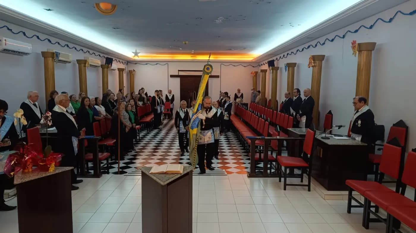 Registro fotográfico: PARTICIPAÇÃO DO GRÃO-MESTRE DO GOB-RN NA SESSÃO MAGNA PÚBLICA ALUSIVA AO DIA DAS MÃES REALIZADA PELA LOJA MAÇÔNICA 21 DE MARÇO N° 152, ORIENTE DE NATAL/RN.