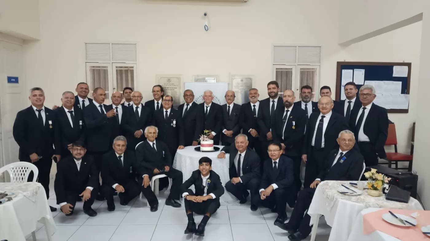 Registro fotográfico: PARTICIPAÇÃO DO GRÃO-MESTRE DO GOB-RN NA SESSÃO MAGNA PÚBLICA ALUSIVA AO DIA DAS MÃES REALIZADA PELA LOJA MAÇÔNICA 21 DE MARÇO N° 152, ORIENTE DE NATAL/RN.