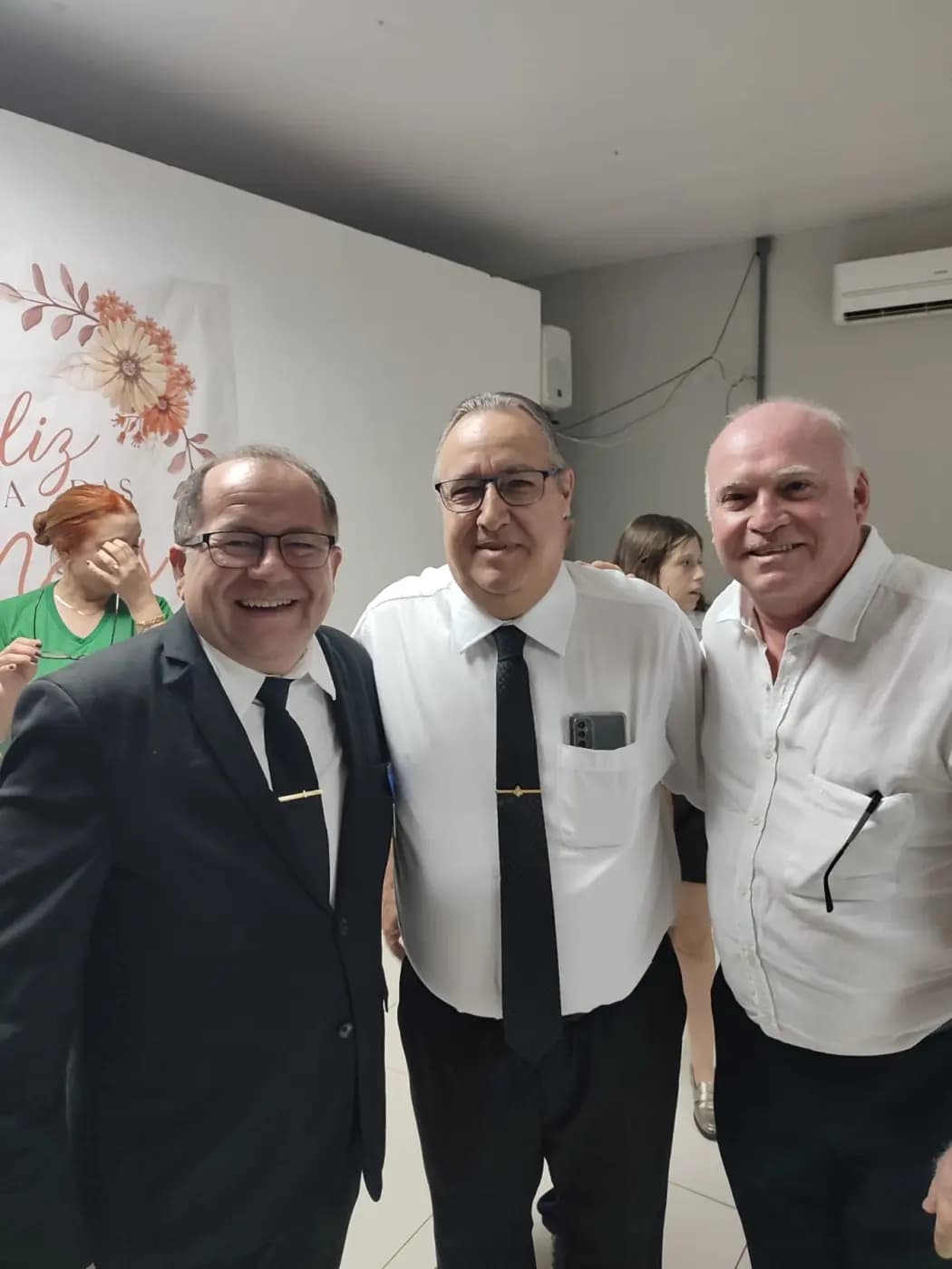 Registro fotográfico: SESSÃO CONJUNTA REALIZADA PELAS LOJAS MAÇÔNICAS SEBASTIAO VASCONCELOS DOS SANTOS 3.759 E JERÔNIMO ROSADO N° 1994, ORIENTE DE MOSSORÓ/RN.