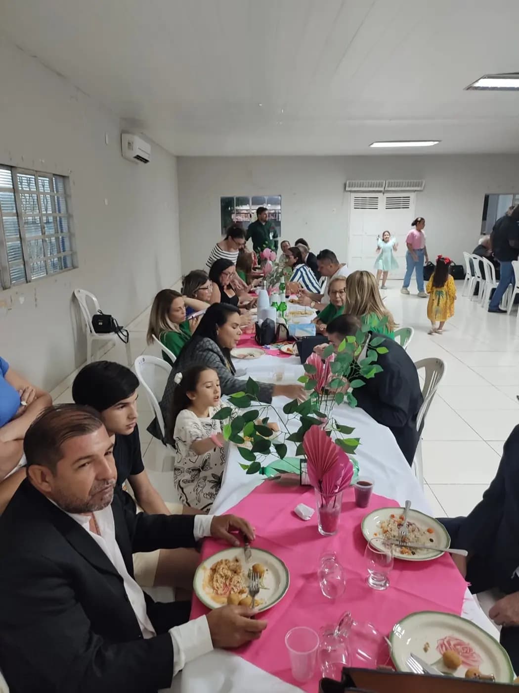 Registro fotográfico: SESSÃO CONJUNTA REALIZADA PELAS LOJAS MAÇÔNICAS SEBASTIAO VASCONCELOS DOS SANTOS 3.759 E JERÔNIMO ROSADO N° 1994, ORIENTE DE MOSSORÓ/RN.
