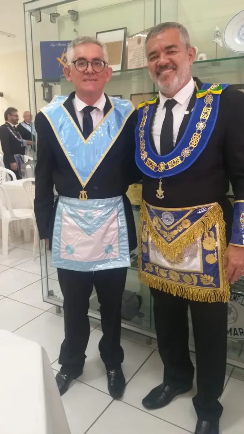 Registro fotográfico: PARTICIPAÇÃO DO GRÃO-MESTRE DO GOB/RN NA SESSÃO MAGNA DE INICIAÇÃO REALIZADA PELA LOJA MAÇÔNICA JOÃO CECÍLIO DA COSTA N° 2.116, ORIENTE DE NATAL/RN.