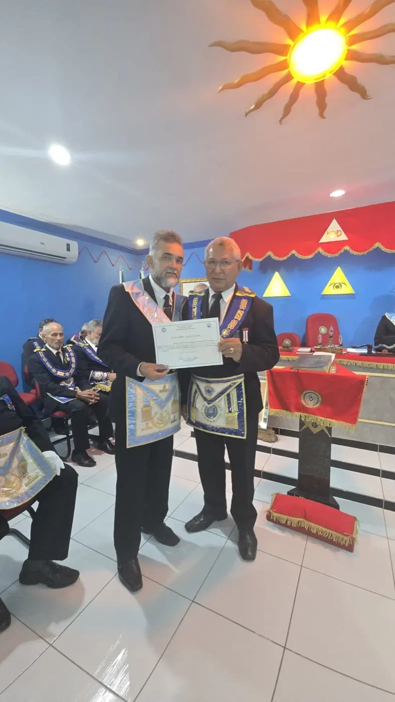 Registro fotográfico: SESSÃO MAGNA DE REASSUNÇÃO E POSSE DE VENERÁVEL MESTRE E POSSE DA NOVA DIRETORIA DA LOJA MAÇÔNICA UNIÃO E TRABALHO IV Nº 1.838, ORIENTE DE SANTA CRUZ/RN, ELEITOS PARA O BIÊNIO 2025/2027.