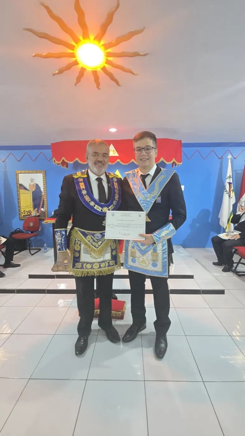 Registro fotográfico: SESSÃO MAGNA DE REASSUNÇÃO E POSSE DE VENERÁVEL MESTRE E POSSE DA NOVA DIRETORIA DA LOJA MAÇÔNICA UNIÃO E TRABALHO IV Nº 1.838, ORIENTE DE SANTA CRUZ/RN, ELEITOS PARA O BIÊNIO 2025/2027.