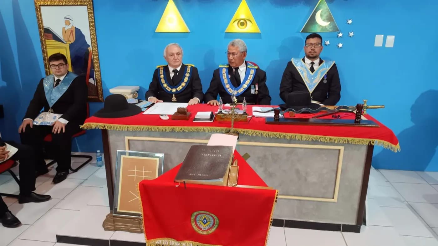 Registro fotográfico: SESSÃO MAGNA DE REASSUNÇÃO E POSSE DE VENERÁVEL MESTRE E POSSE DA NOVA DIRETORIA DA LOJA MAÇÔNICA UNIÃO E TRABALHO IV Nº 1.838, ORIENTE DE SANTA CRUZ/RN, ELEITOS PARA O BIÊNIO 2025/2027.