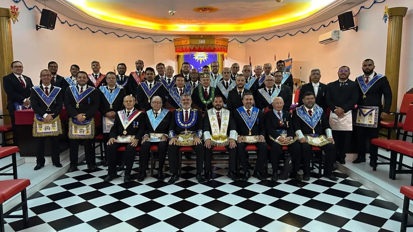 Registro fotográfico: SESSÃO MAGNA DE INSTALAÇÃO E POSSE DE VENERÁVEL MESTRE E POSSE DA NOVA DIRETORIA DA LOJA MAÇÔNICA UNIVERSITÁRIA MÁRIO VILAR DE MELO Nº 4.085, RITO BRASILEIRO, ORIENTE DE NATAL/RN, ELEITOS PARA O BIÊNIO 2025/2027.