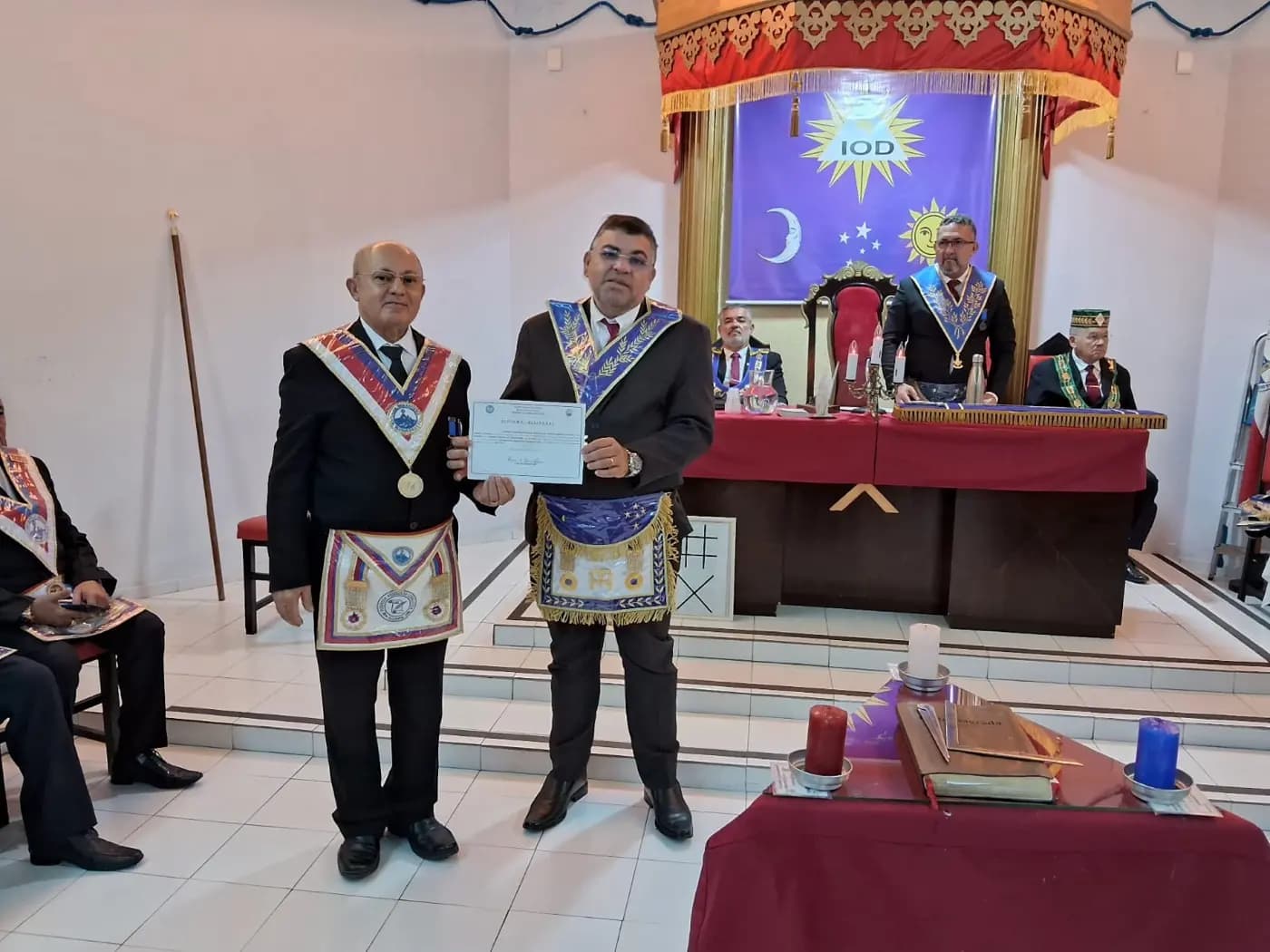 Registro fotográfico: SESSÃO MAGNA DE INSTALAÇÃO E POSSE DE VENERÁVEL MESTRE E POSSE DA NOVA DIRETORIA DA LOJA MAÇÔNICA UNIVERSITÁRIA MÁRIO VILAR DE MELO Nº 4.085, RITO BRASILEIRO, ORIENTE DE NATAL/RN, ELEITOS PARA O BIÊNIO 2025/2027.