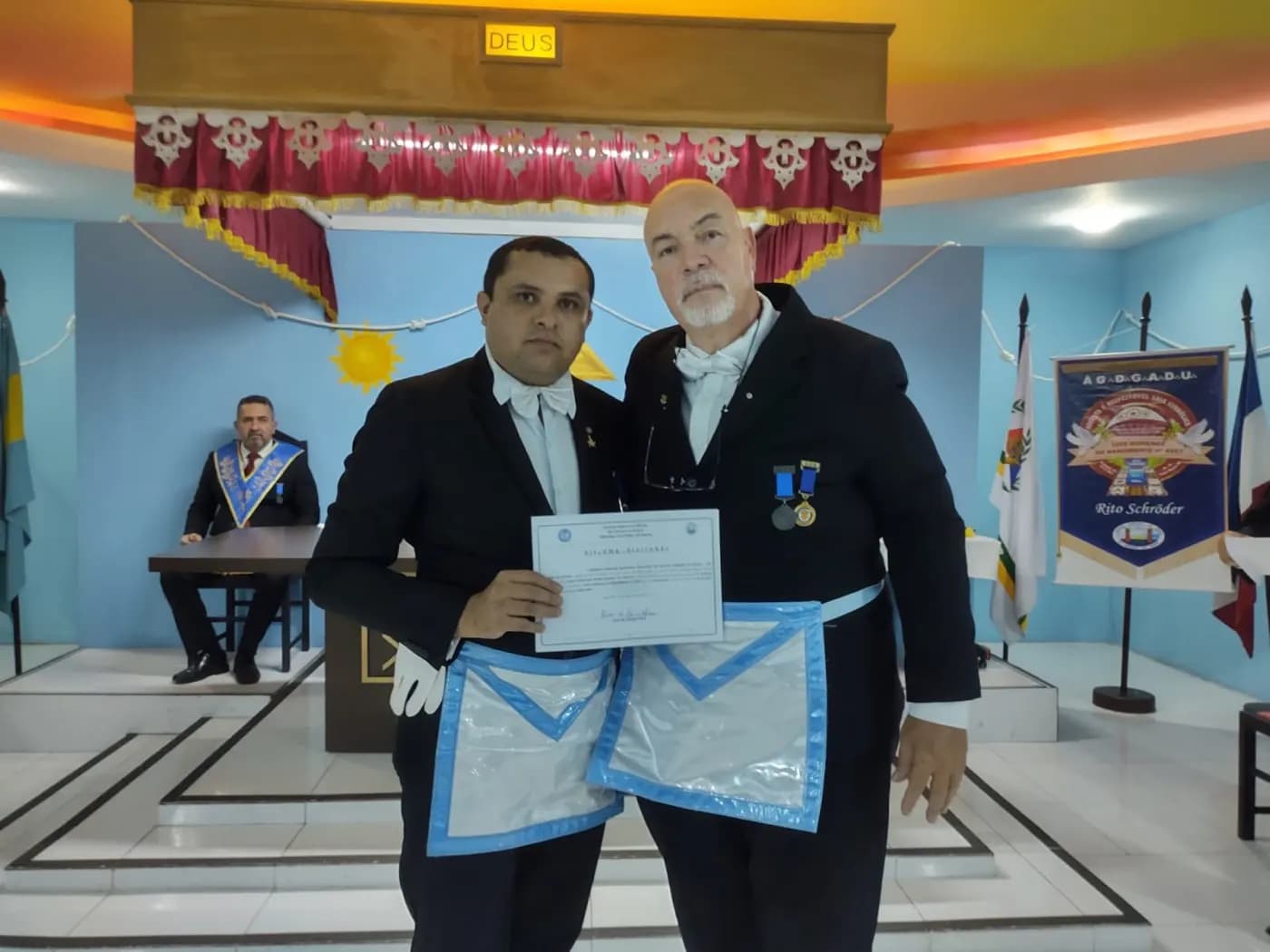 Registro fotográfico: SESSÃO MAGNA DE INSTALAÇÃO E POSSE DE VENERÁVEL MESTRE E POSSE DA NOVA DIRETORIA DA LOJA MAÇÔNICA LUIZ GONZAGA DO NASCIMENTO Nº 4.567, ORIENTE DE PARNAMIRIML-RN, ELEITOS PARA O BIÊNIO 2025/2027.