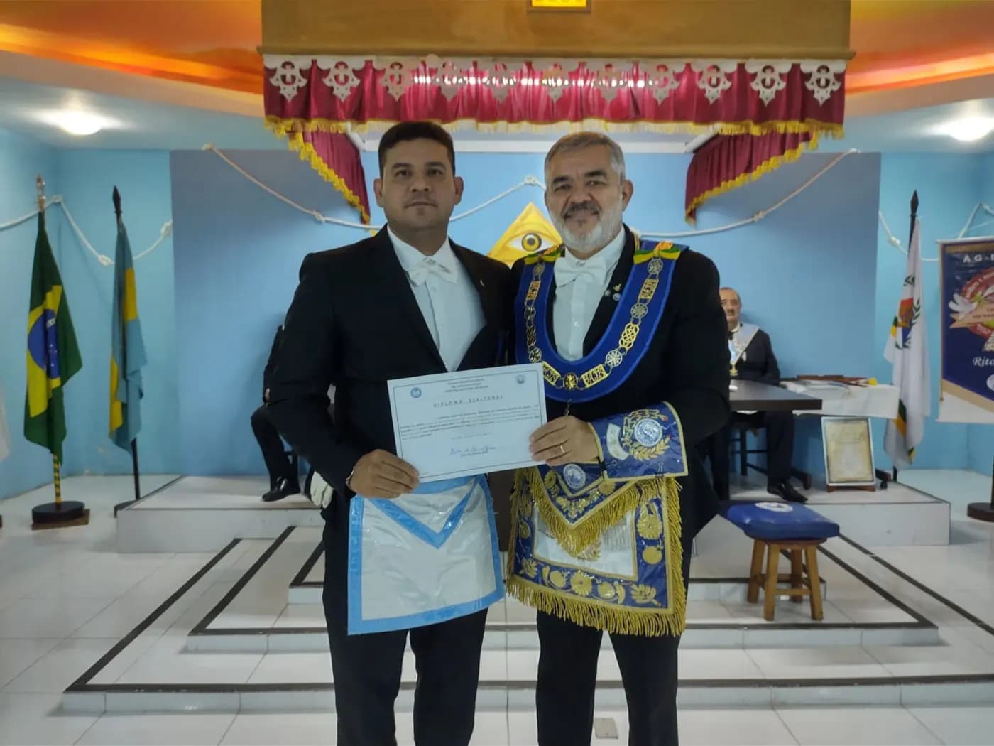 Registro fotográfico: SESSÃO MAGNA DE INSTALAÇÃO E POSSE DE VENERÁVEL MESTRE E POSSE DA NOVA DIRETORIA DA LOJA MAÇÔNICA LUIZ GONZAGA DO NASCIMENTO Nº 4.567, ORIENTE DE PARNAMIRIML-RN, ELEITOS PARA O BIÊNIO 2025/2027.