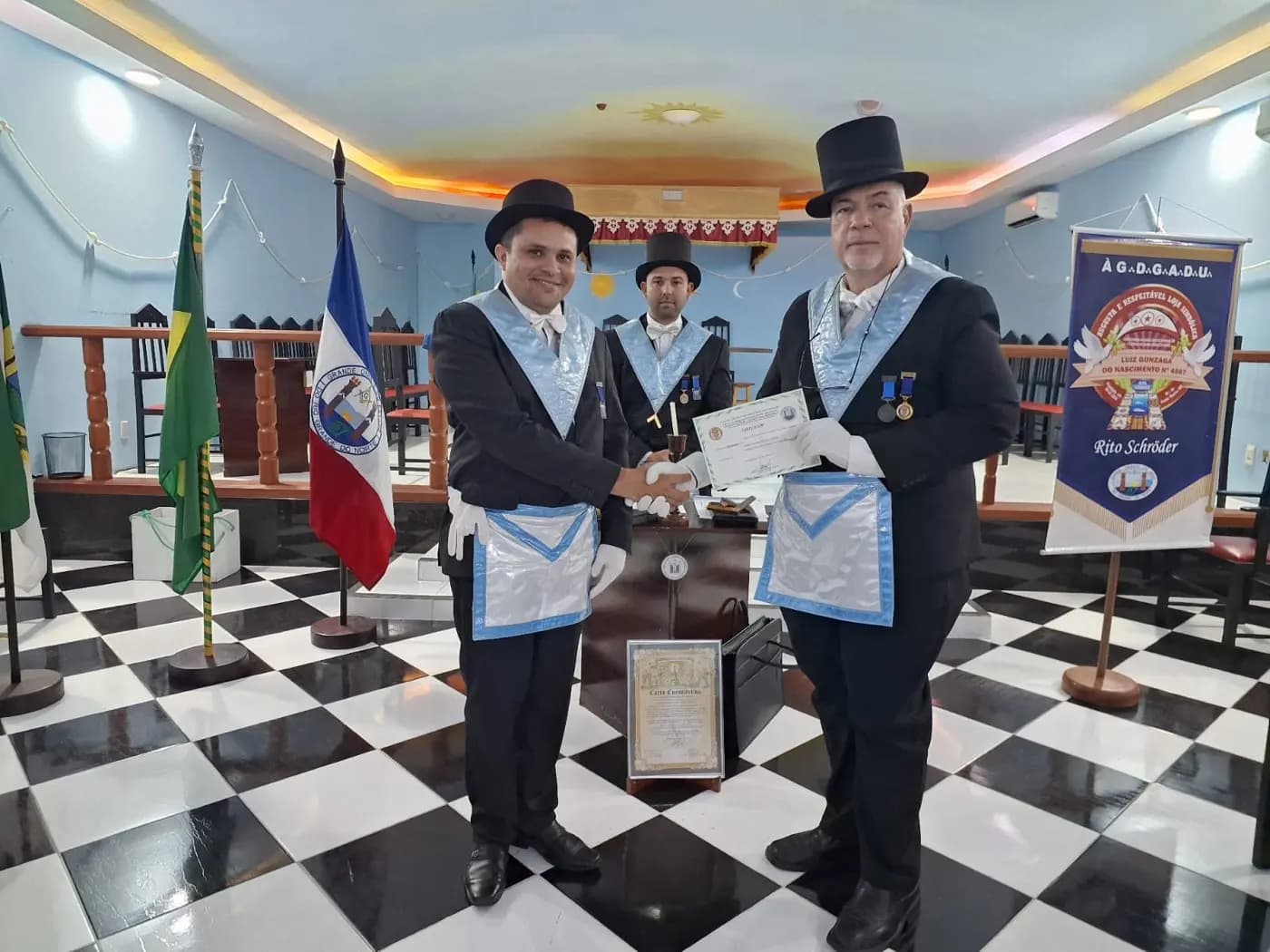 Registro fotográfico: SESSÃO MAGNA NO GRAU DE COMPANHEIRO MAÇOM REALIZADA PELA LOJA MAÇÔNICA LUIZ GONZAGA DO NASCIMENTO Nº 4.567, ORIENTE DE PARNAMIRIM-RN.