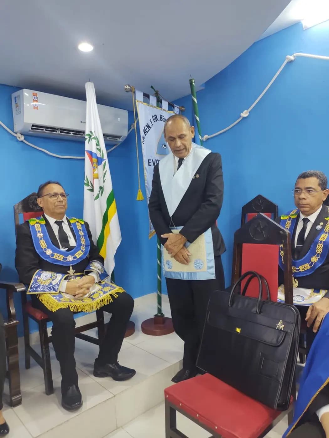 Registro fotográfico: SESSÃO MAGNA PÚBLICA ALUSIVA AO 119º ANO DE FUNDAÇÃO DA LOJA MAÇÔNICA EVOLUÇÃO SEGUNDA Nº 852, ORIENTE DE NATAL/RN.