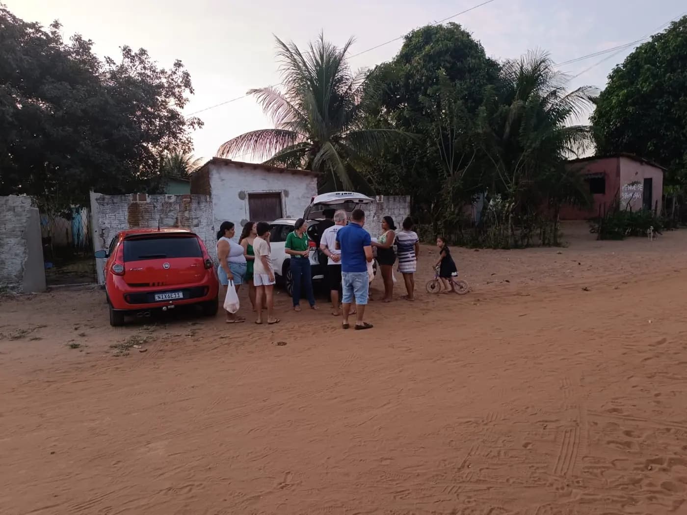 Registro fotográfico: AÇÃO FILANTRÓPICA REALIZADA PELA LOJA MAÇÔNICA PEDRO ALVES PINHEIRO Nº 3.918, ORIENTE DE EXTREMOZ-RN, EM CONJUNTO COM A FRATERNIDADE FEMININA CRUZEIRO DO SUL – FLOR DE LIZ, A ELA VINCULADA.