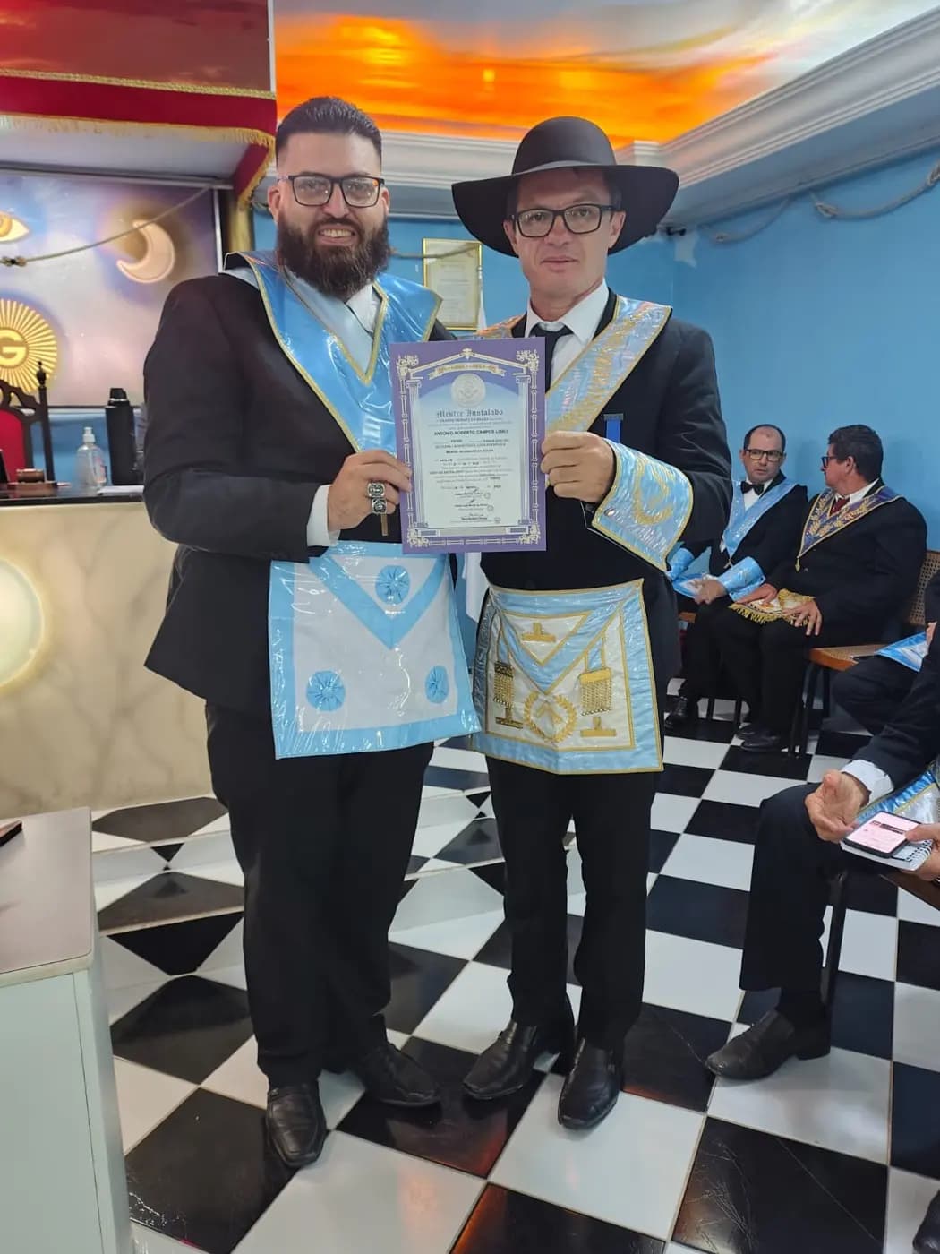 Registro fotográfico: SESSÃO MAGNA DE INICIAÇÃO REALIZADA PELA LOJA MAÇÔNICA MANOEL REGINALDO DA ROCHA Nº 2.439, ORIENTE DE PAU DOS FERROS/RN.