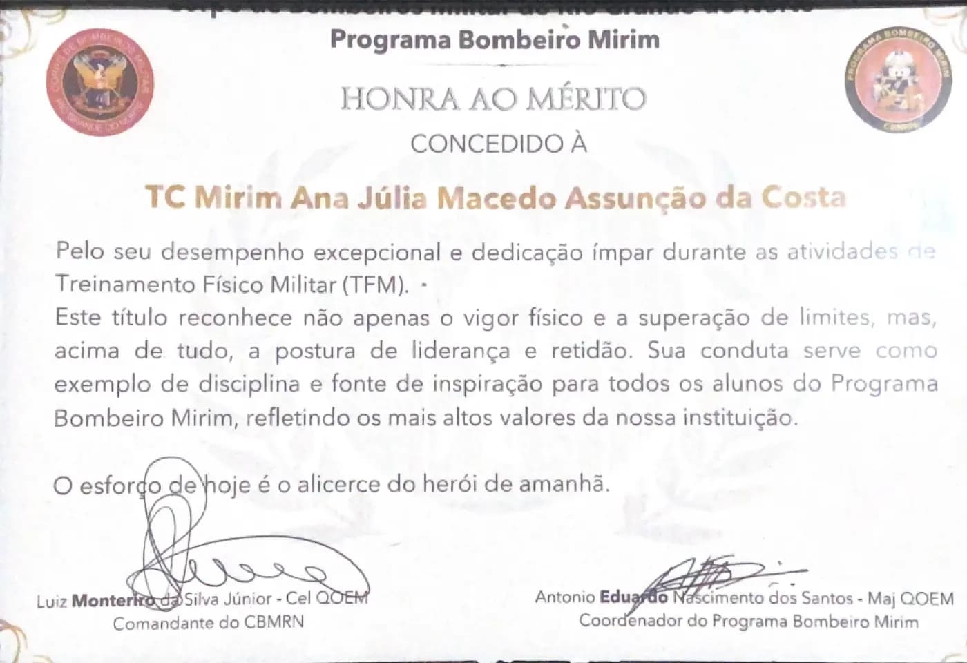 Registro fotográfico: TÍTULO DE HONRA AO MÉRITO CONCEDIDO À SOBRINHA ANA JÚLIA MACÊDO ASSUNÇÃO DA COSTA, PELO PROGRAMA BOMBEIRO MIRIM.