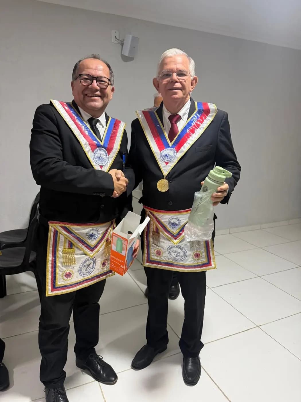 Registro fotográfico: PARTICIPAÇÃO DO GRÃO-MESTRE E DO GRÃO-MESTRE ADJUNTO DO GOB-RN NA PRIMEIRA REUNIÃO ORDINÁRIA DE 2025, DA PODERORA ASSEMBLEIA ESTADUAL LEGISLATIVA DO ESTADO DO RIO GRANDE DO NORTE (PAEL-RN).