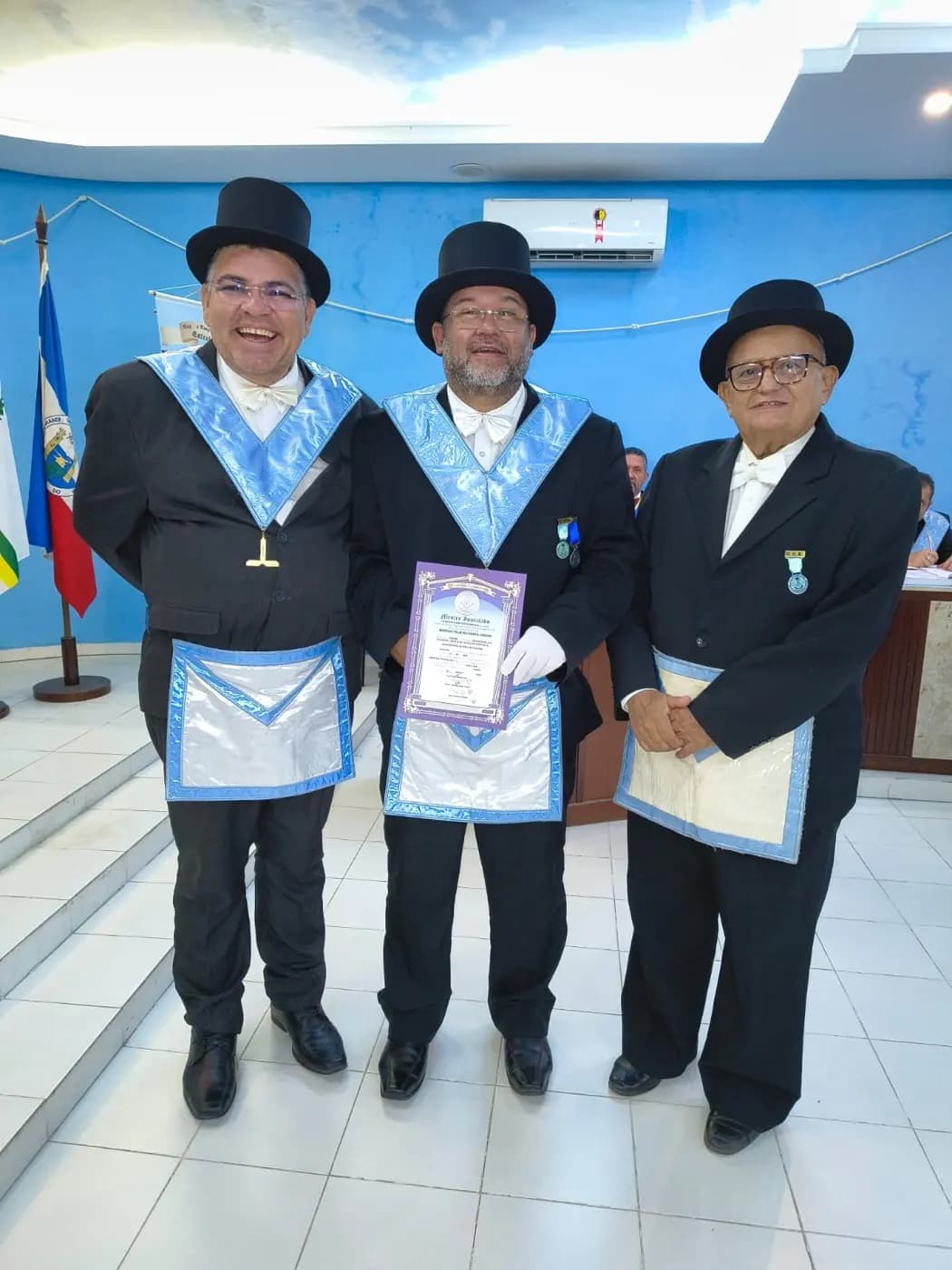 Registro fotográfico: SESSÃO MAGNA DE PROMOÇÃO AO GRAU DE COMPANHEIRO MAÇOM REALIZADA PELA LOJA MAÇÔNICA UNIVERSITÁRIA ESTRELA NATALENSE Nº 4.122, ORIENTE DE PARNAMIRIM/RN – RITO SCHRÖDER.