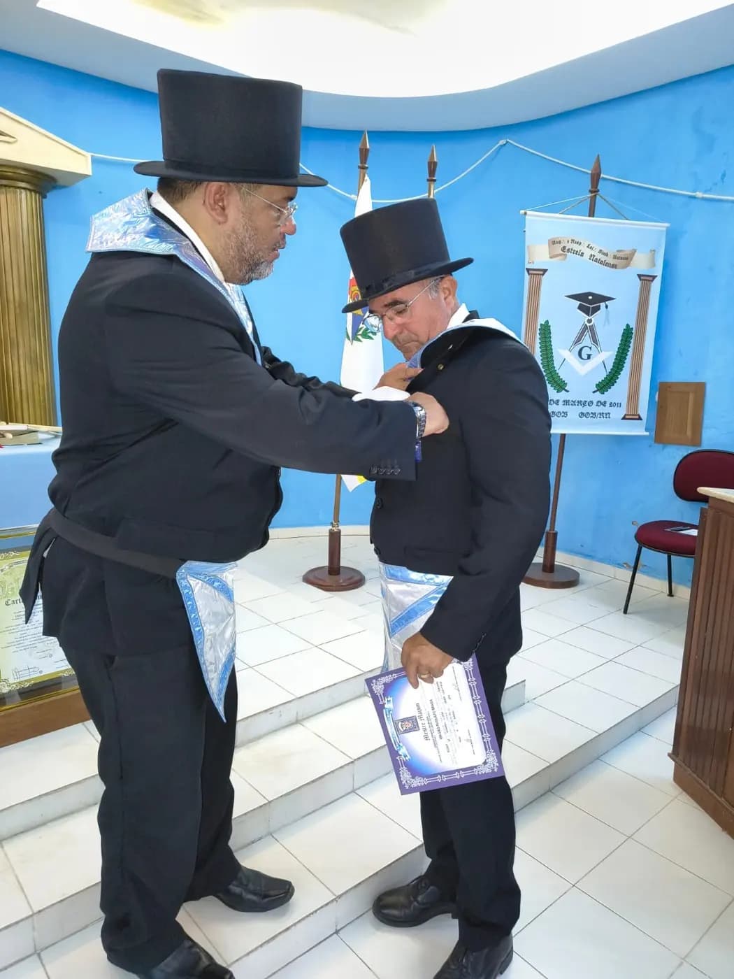 Registro fotográfico: SESSÃO MAGNA DE PROMOÇÃO AO GRAU DE COMPANHEIRO MAÇOM REALIZADA PELA LOJA MAÇÔNICA UNIVERSITÁRIA ESTRELA NATALENSE Nº 4.122, ORIENTE DE PARNAMIRIM/RN – RITO SCHRÖDER.