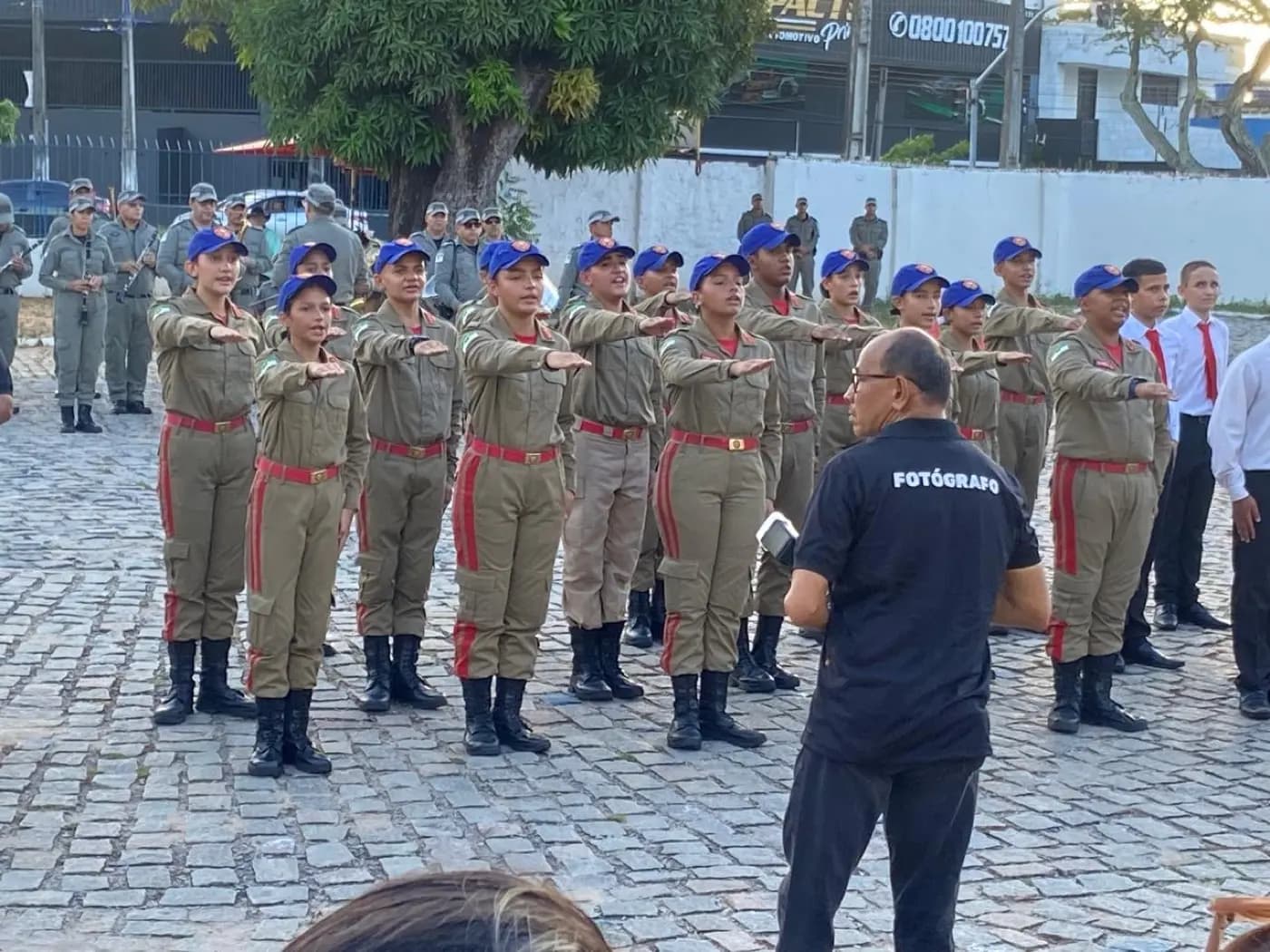 Registro fotográfico: TÍTULO DE HONRA AO MÉRITO CONCEDIDO À SOBRINHA ANA JÚLIA MACÊDO ASSUNÇÃO DA COSTA, PELO PROGRAMA BOMBEIRO MIRIM.