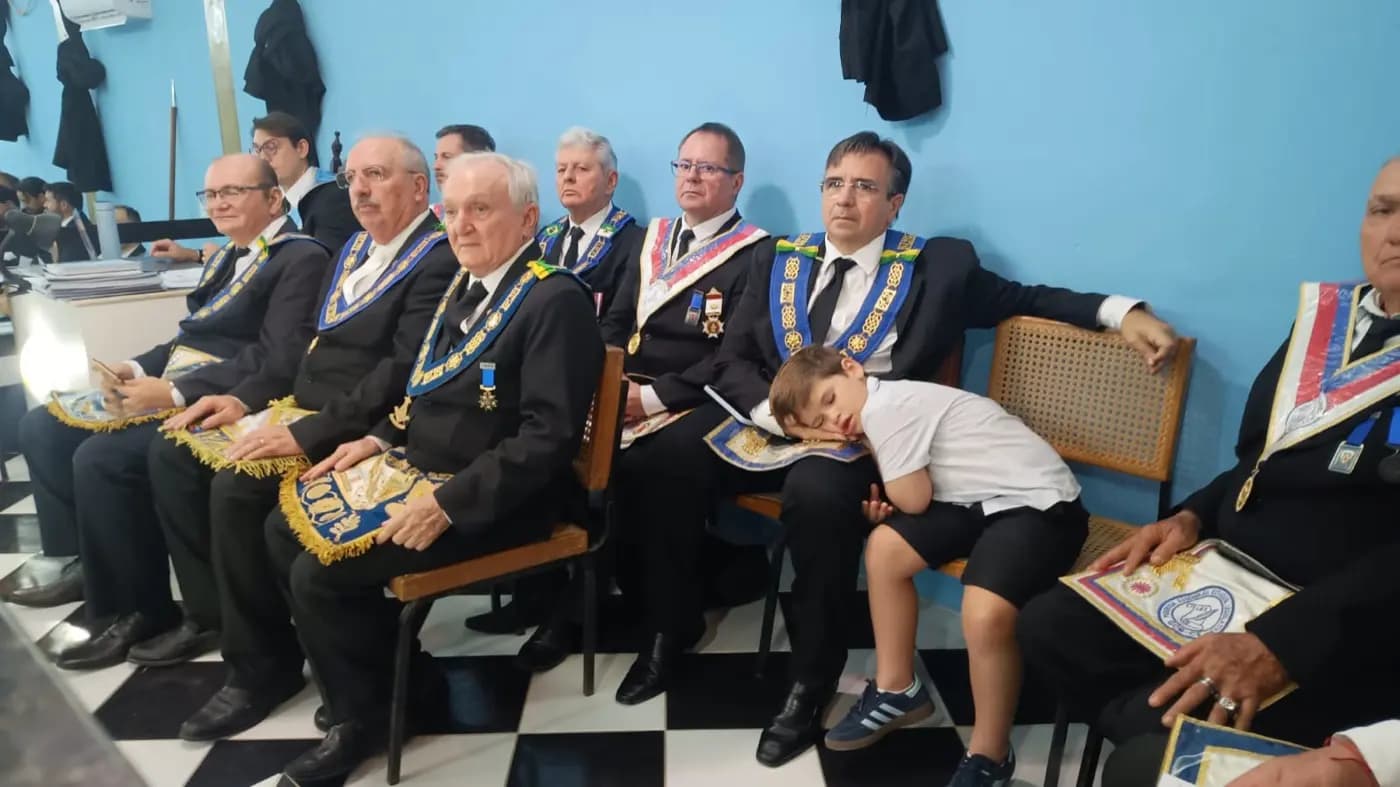 Registro fotográfico: SESSÃO MAGNA PÚBLICA ALUSIVA AO 40º ANO DE FUNDAÇÃO DA LOJA MAÇÔNICA MANOEL REGINALDO DA ROCHA N° 2.439, ORIENTE DE PAU DOS FERROS-RN