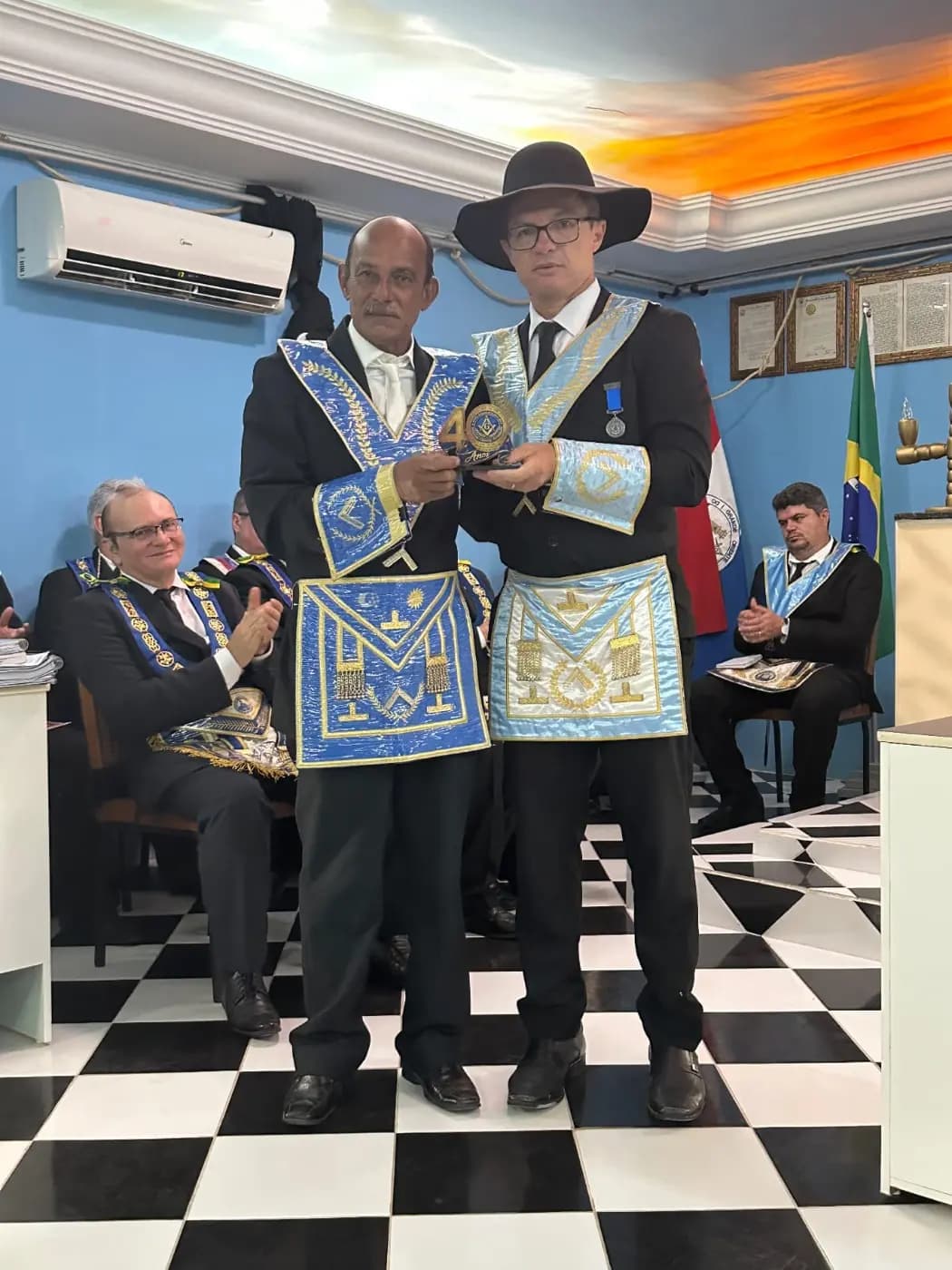 Registro fotográfico: SESSÃO MAGNA PÚBLICA ALUSIVA AO 40º ANO DE FUNDAÇÃO DA LOJA MAÇÔNICA MANOEL REGINALDO DA ROCHA N° 2.439, ORIENTE DE PAU DOS FERROS-RN
