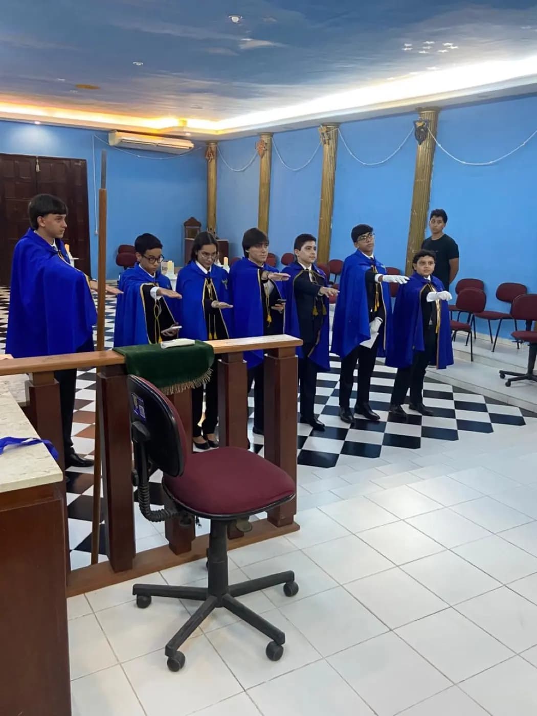 Registro fotográfico: SESSÃO DE POSSE DA NOVA DIRETORIA DO NÚCLEO ALFA UNIÃO NATALENSE N°42, DA AÇÃO PARAMAÇÔNICA JUVENIL DO GRANDE ORIENTE DO BRASIL.