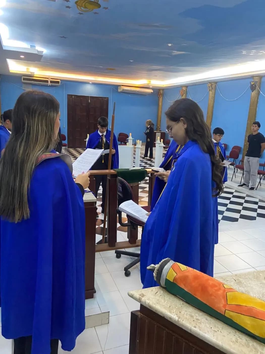 Registro fotográfico: SESSÃO DE POSSE DA NOVA DIRETORIA DO NÚCLEO ALFA UNIÃO NATALENSE N°42, DA AÇÃO PARAMAÇÔNICA JUVENIL DO GRANDE ORIENTE DO BRASIL.