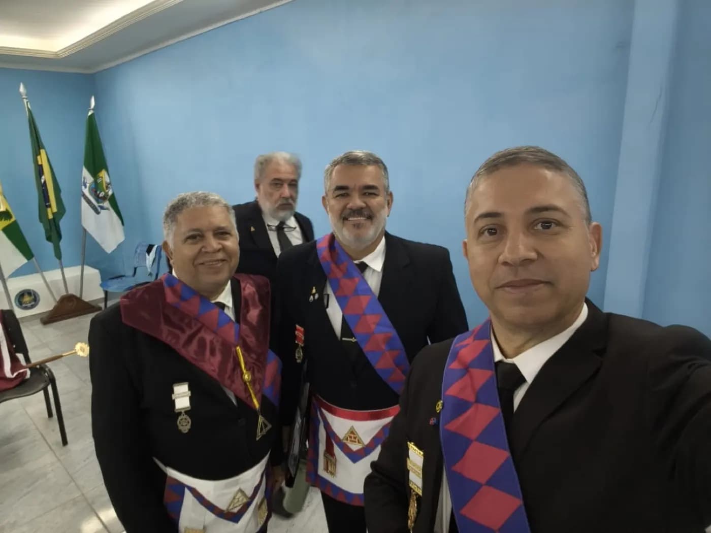 Registro fotográfico: PARTICIPAÇÃO DO GRÃO-MESTRE DO GOB-RN NA SESSÃO ORDINÁRIA DO SAGRADO ARCO REAL DE JERUSALÉM – CAPÍTULO SÃO MIGUEL ARCANJO Nº 94 – JURISDICIONADO AO SGCMSARB – GOB.