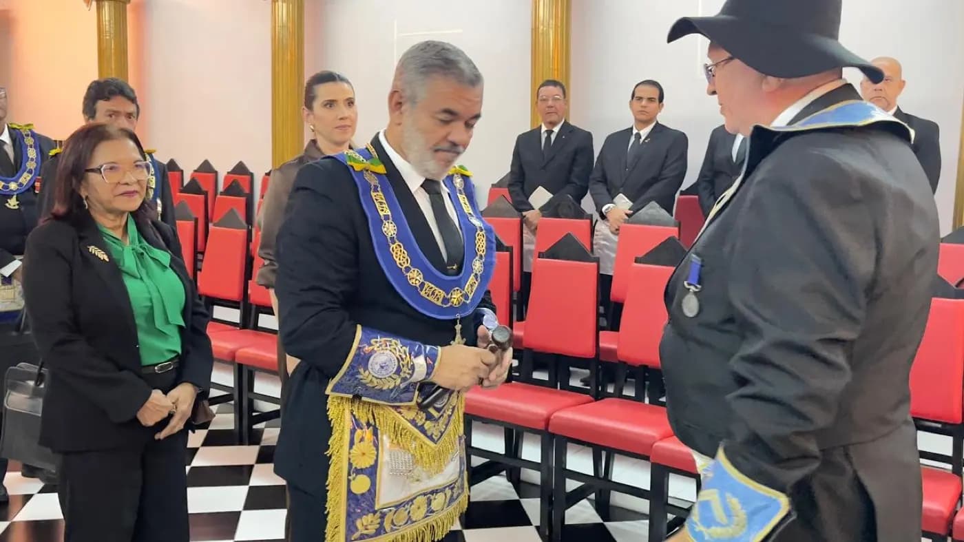 Registro fotográfico: SESSÃO MAGNA PÚBLICA COMEMORATIVA AO 45º ANO DE FUNDAÇÃO DA LOJA MAÇÔNICA JOÃO CECÍLIO DA COSTA, Nº 2.116, ORIENTE DE NATAL/RN.