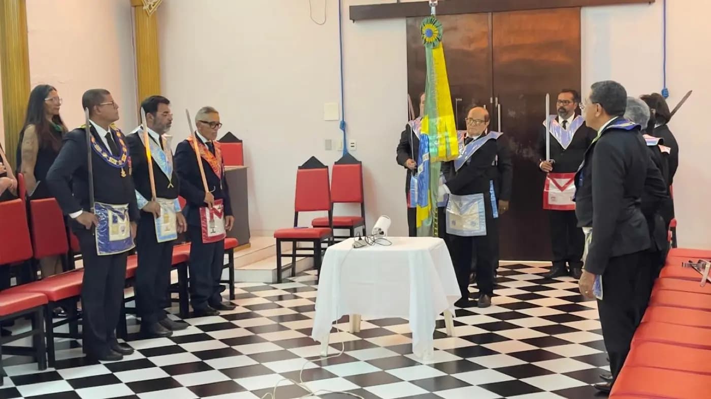 Registro fotográfico: SESSÃO MAGNA PÚBLICA COMEMORATIVA AO 45º ANO DE FUNDAÇÃO DA LOJA MAÇÔNICA JOÃO CECÍLIO DA COSTA, Nº 2.116, ORIENTE DE NATAL/RN.