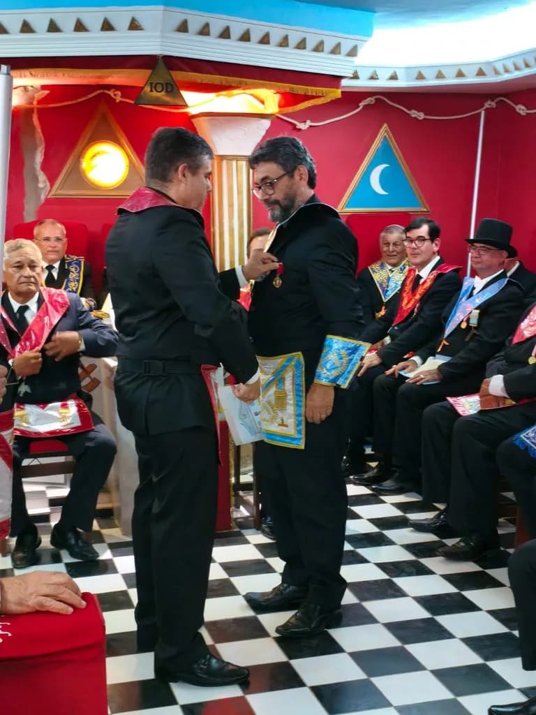 Registro fotográfico: CONCESSÃO DA MEDALHA HEGÉSIPPO REIS DE OLIVEIRA A OBREIRO DO GOB-RN.