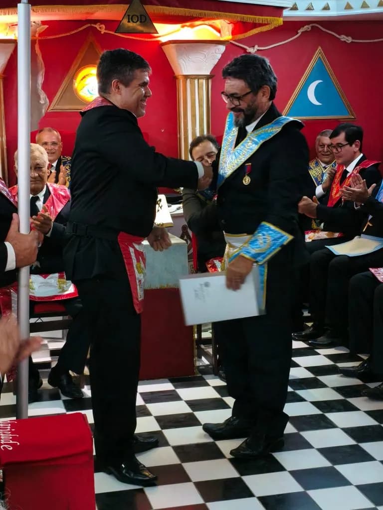 Registro fotográfico: CONCESSÃO DA MEDALHA HEGÉSIPPO REIS DE OLIVEIRA A OBREIRO DO GOB-RN.