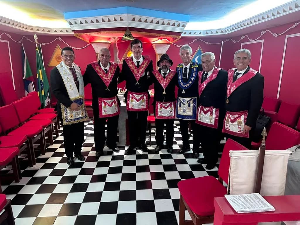 Registro fotográfico: CONCESSÃO DA MEDALHA HEGÉSIPPO REIS DE OLIVEIRA A OBREIRO DO GOB-RN.