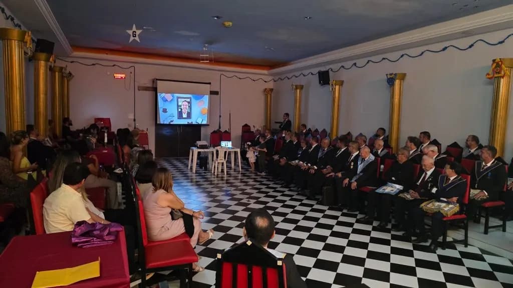 Registro fotográfico: LOJA MAÇÔNICA UNIVERSITÁRIA MÁRIO VILAR DE MELO Nº 4.085, ORIENTE DE NATAL/RN – SESSÃO MAGNA DE ELEVAÇÃO E ATO EM HOMENAGEM AO ANIVERSÁRIO DA LOJA E AO DIA DOS PAIS.
