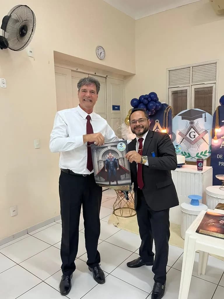 Registro fotográfico: LOJA MAÇÔNICA UNIVERSITÁRIA MÁRIO VILAR DE MELO Nº 4.085, ORIENTE DE NATAL/RN – SESSÃO MAGNA DE ELEVAÇÃO E ATO EM HOMENAGEM AO ANIVERSÁRIO DA LOJA E AO DIA DOS PAIS.