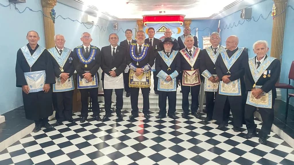 Registro fotográfico: LOJA MAÇÔNICA TRAMPOLIM DA VITÓRIA Nº 1606, ORIENTE DE NATAL/RN – SESSÃO ORDINÁRIA DE INSTRUÇÃO, NO GRAU DE APRENDIZ MAÇOM.