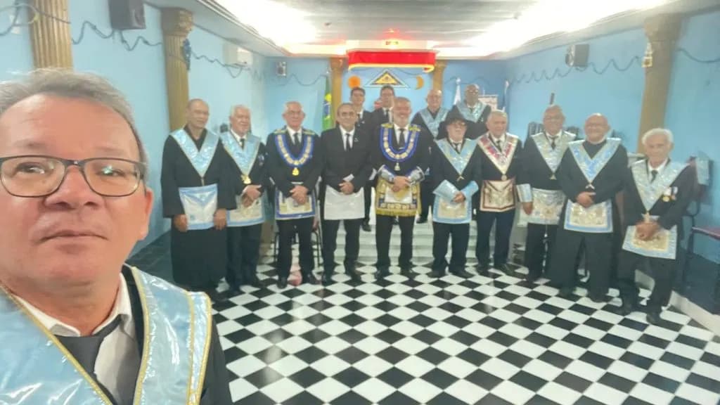 Registro fotográfico: LOJA MAÇÔNICA TRAMPOLIM DA VITÓRIA Nº 1606, ORIENTE DE NATAL/RN – SESSÃO ORDINÁRIA DE INSTRUÇÃO, NO GRAU DE APRENDIZ MAÇOM.
