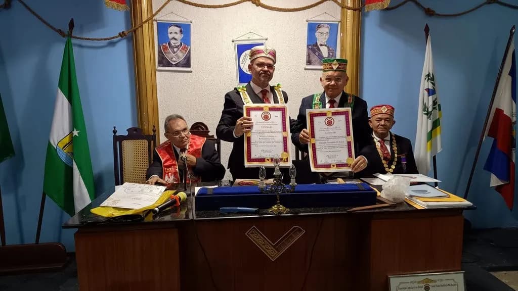 Registro fotográfico: SUBLIME CAPÍTULO MANOEL RODRIGUES PEIXOTO Nº 87, VALE DO ASSU, DA 1ª DELEGACIA LITÚRGICA DO RITO BRASILEIRO – SESSÃO MAGNA DE COLAÇÃO DO GRAU 4 – MESTRE DA DISCRIÇÃO.