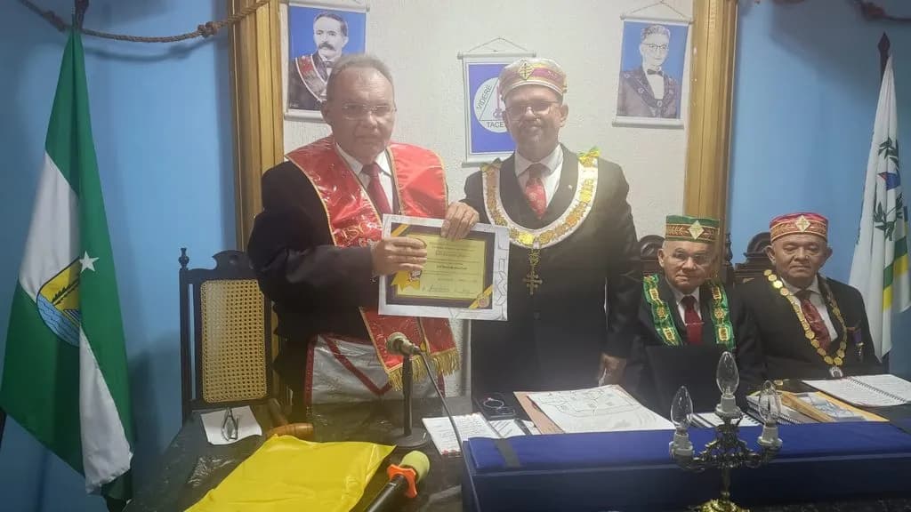 Registro fotográfico: SUBLIME CAPÍTULO MANOEL RODRIGUES PEIXOTO Nº 87, VALE DO ASSU, DA 1ª DELEGACIA LITÚRGICA DO RITO BRASILEIRO – SESSÃO MAGNA DE COLAÇÃO DO GRAU 4 – MESTRE DA DISCRIÇÃO.