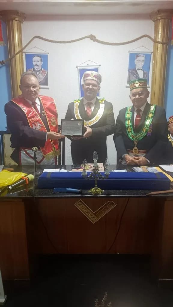 Registro fotográfico: SUBLIME CAPÍTULO MANOEL RODRIGUES PEIXOTO Nº 87, VALE DO ASSU, DA 1ª DELEGACIA LITÚRGICA DO RITO BRASILEIRO – SESSÃO MAGNA DE COLAÇÃO DO GRAU 4 – MESTRE DA DISCRIÇÃO.
