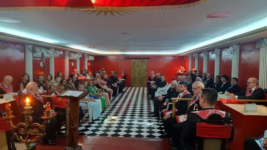 Registro fotográfico: PARTICIPAÇÃO DO GRÃO-MESTRE DO GOB-RN NA SESSÃO MAGNA PÚBLICA EM HOMENAGEM AO 73º ANIVERSÁRIO DA LOJA MAÇÔNICA PADRE MIGUELINHO Nº 03, ORIENTE DE NATAL/RN (GORN).