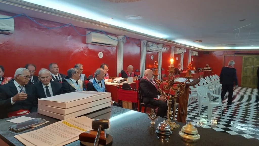 Registro fotográfico: PARTICIPAÇÃO DO GRÃO-MESTRE DO GOB-RN NA SESSÃO MAGNA PÚBLICA EM HOMENAGEM AO 73º ANIVERSÁRIO DA LOJA MAÇÔNICA PADRE MIGUELINHO Nº 03, ORIENTE DE NATAL/RN (GORN).