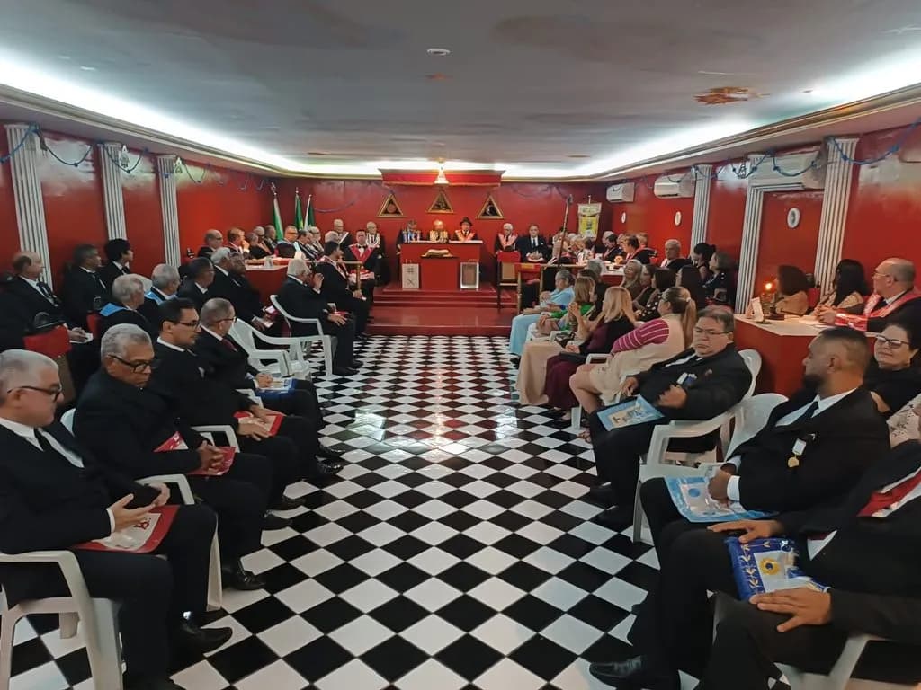 Registro fotográfico: PARTICIPAÇÃO DO GRÃO-MESTRE DO GOB-RN NA SESSÃO MAGNA PÚBLICA EM HOMENAGEM AO 73º ANIVERSÁRIO DA LOJA MAÇÔNICA PADRE MIGUELINHO Nº 03, ORIENTE DE NATAL/RN (GORN).