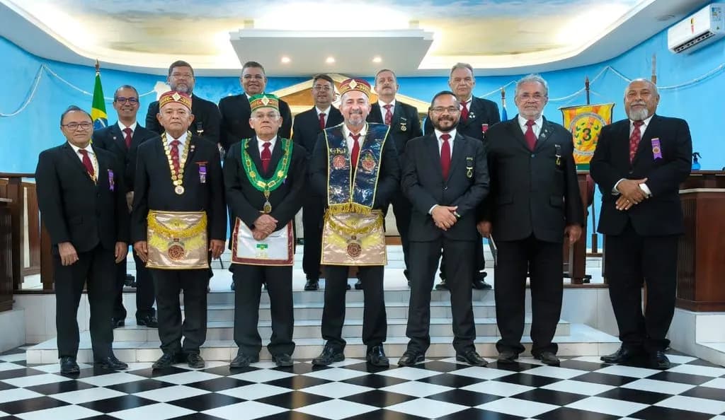 Registro fotográfico: PODEROSO GRANDE CONSELHO KADOSCH FILOSÓFICO UNIÃO NATALENSE N° 141, DA 1ª DELEGACIA LITÚRGICA DO RITO BRASILEIRO – SESSÃO DE CONCESSÃO POR COMUNICAÇÃO DOS GRAUS 23 A 25.